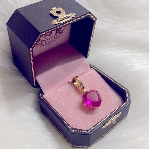 🩷PRICE IS FIRM🩷Juicy Couture Raspberry Heart Charm BNIB Excellent Condition - Picture 1 of 13